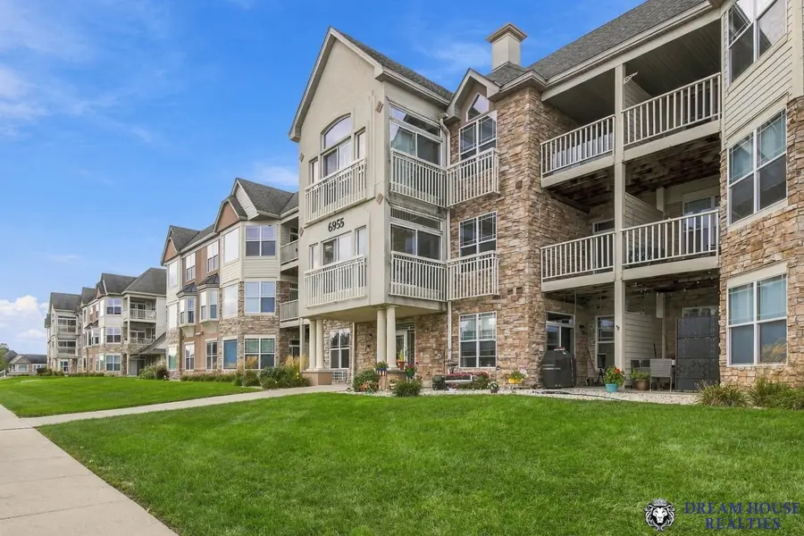 6955 S Riverwood Blvd, Franklin, WI 53132 - #3