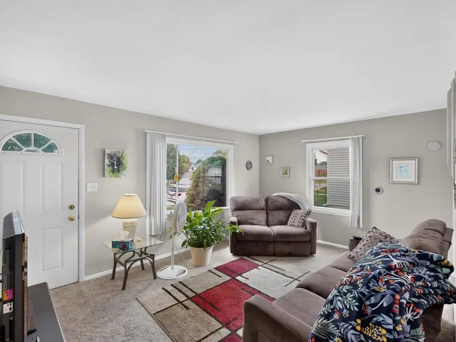 6829 W Arthur Ave, West Allis, WI 53219 - #2
