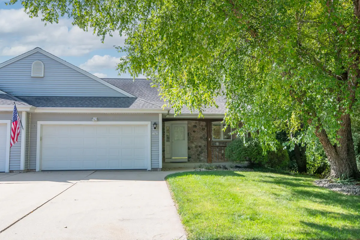 1741 Cherokee Rd, Grafton, WI 53024 - #1