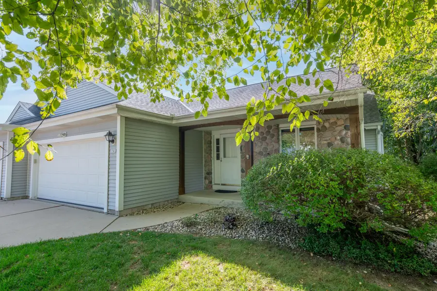 1741 Cherokee Rd, Grafton, WI 53024 - #2