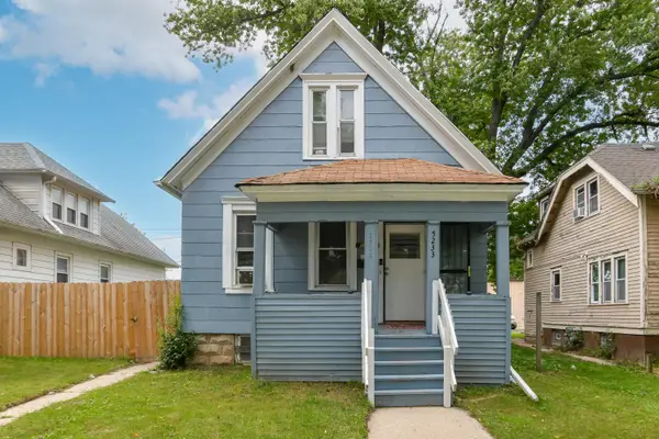 5233 N 38th St, Milwaukee, WI 53209