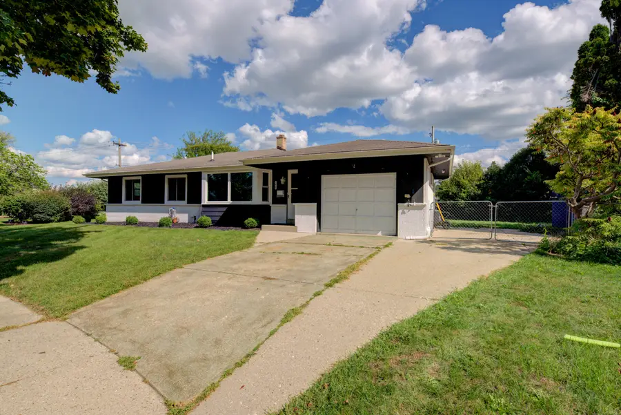 1429 Empire Ct, Waukesha, WI 53186 - #3