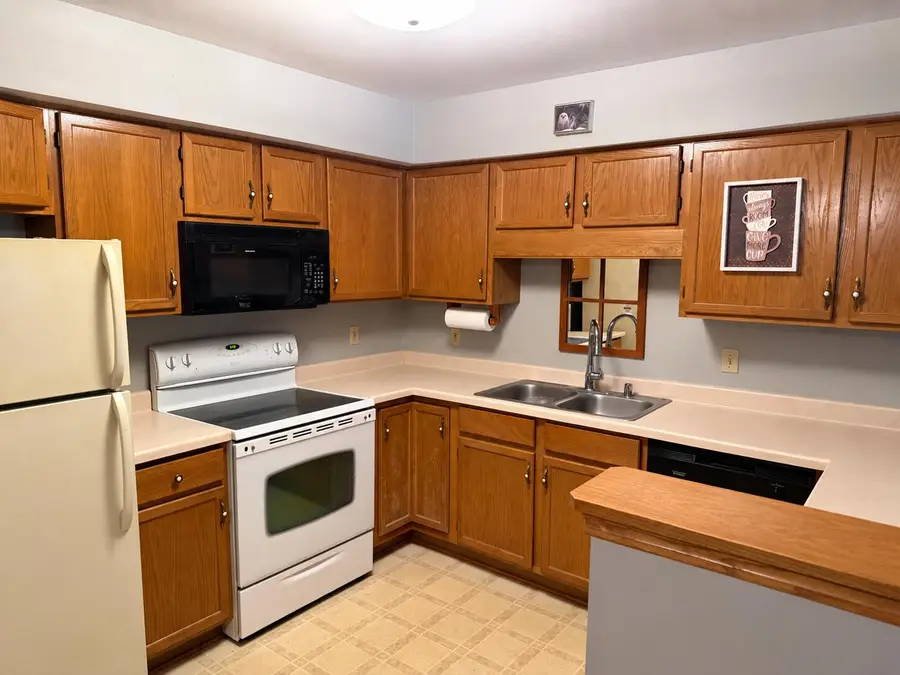6205 S Creekside Dr, Cudahy, WI 53110 - #2