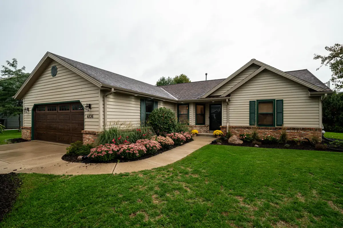 4106 W Southwood Dr, Franklin, WI 53132 - #1