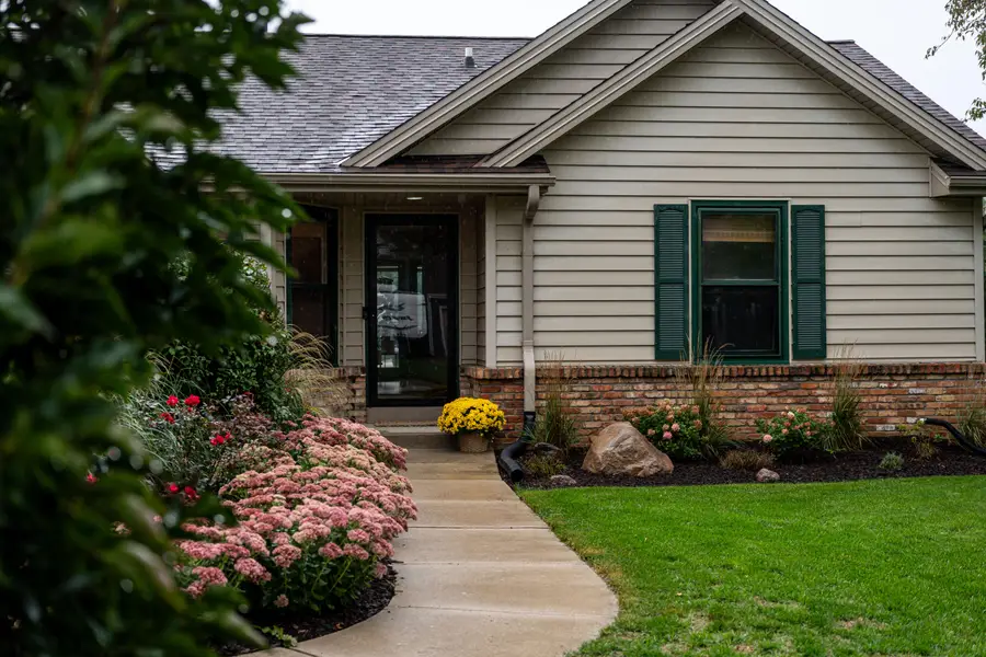 4106 W Southwood Dr, Franklin, WI 53132 - #3