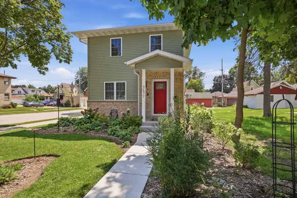 3677 E Carpenter Ave, Cudahy, WI 53110