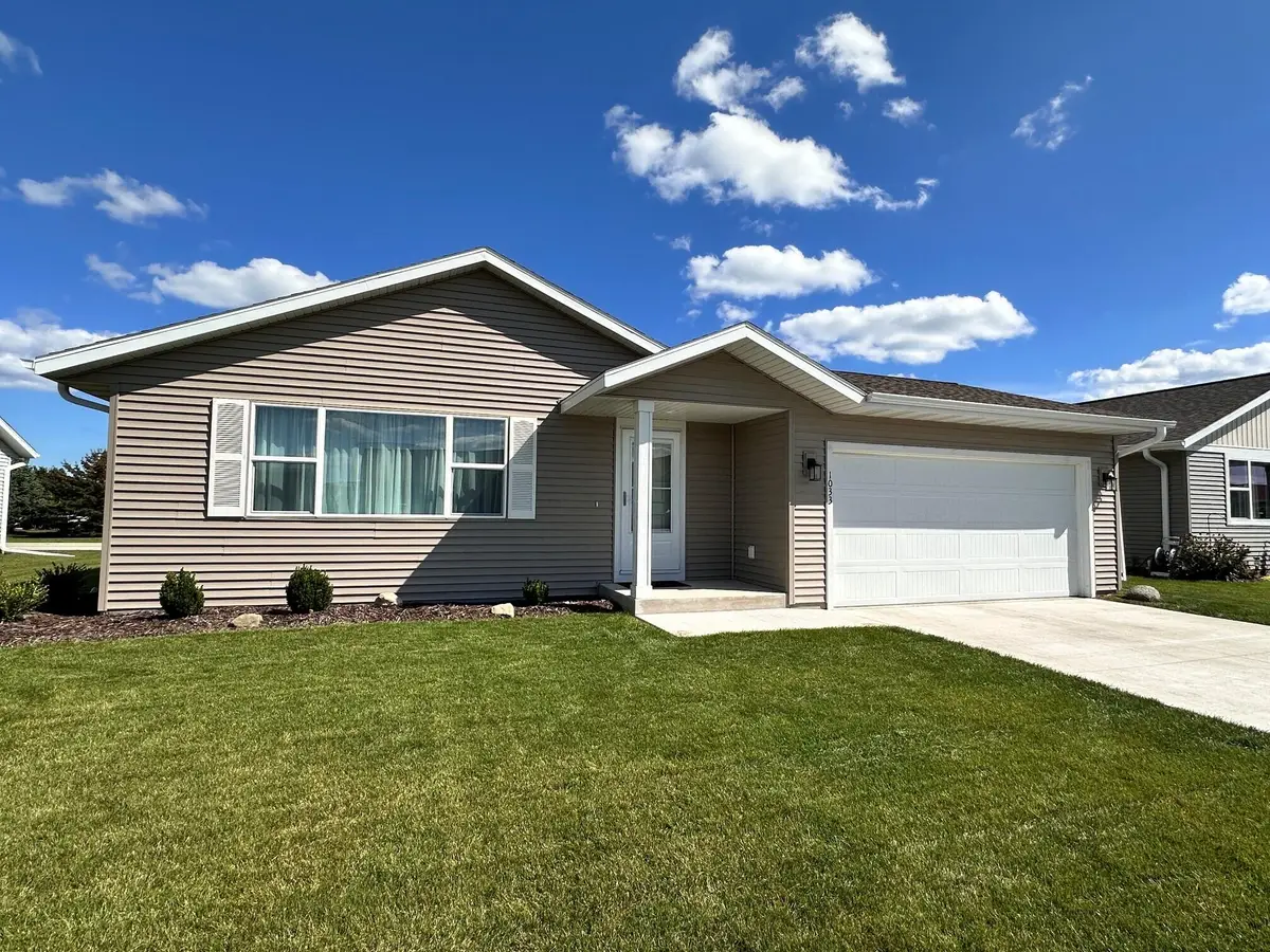 1033 Cole Ct, Sheboygan Falls, WI 53085 - #1