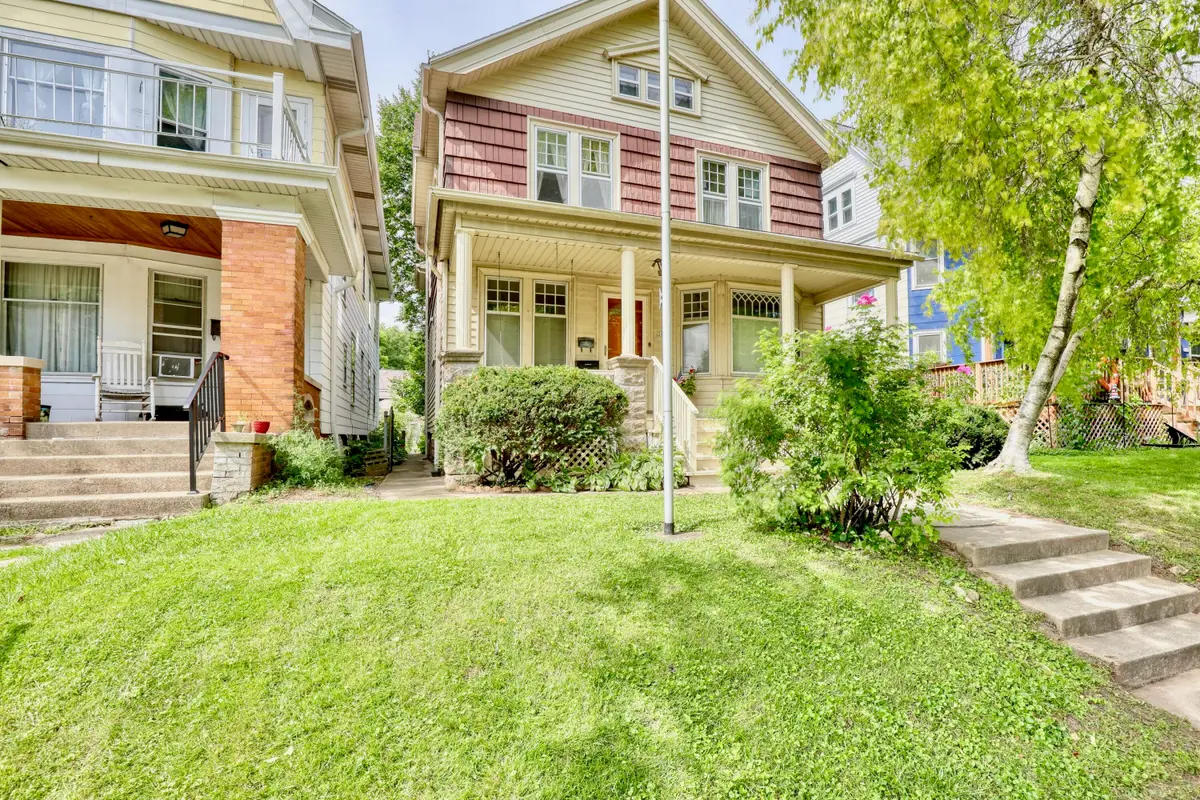 2851 S Lenox St, Milwaukee, WI 53207 - #1