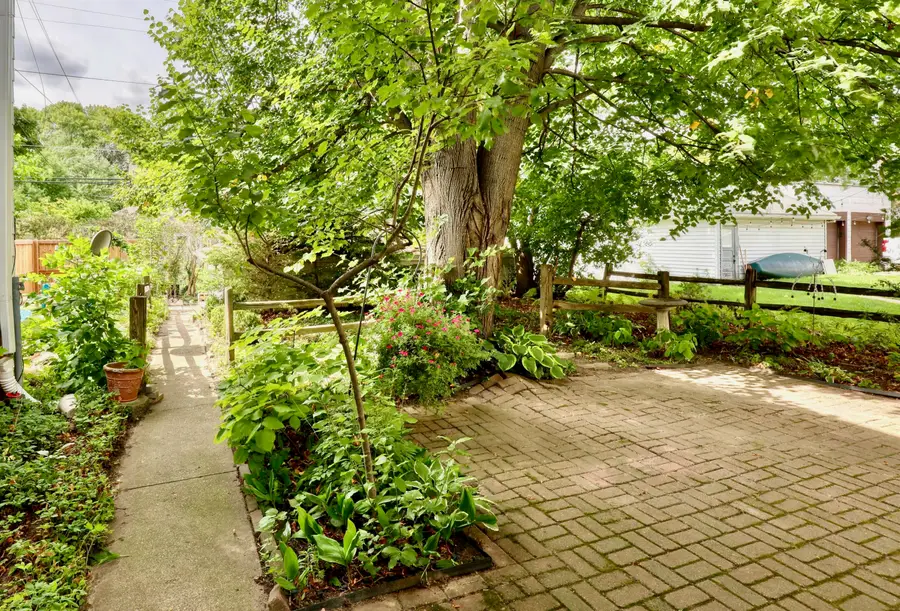 2851 S Lenox St, Milwaukee, WI 53207 - #2