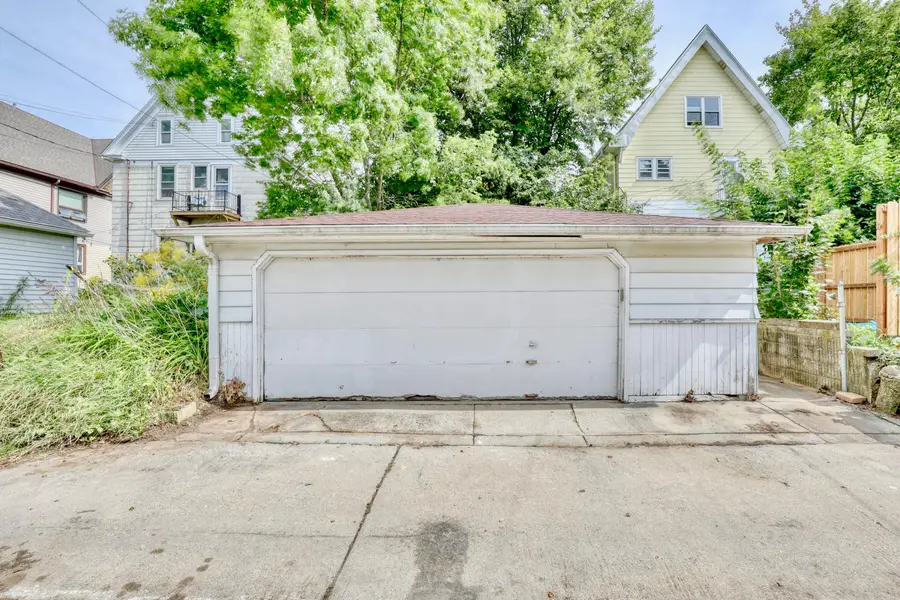 2851 S Lenox St, Milwaukee, WI 53207 - #3
