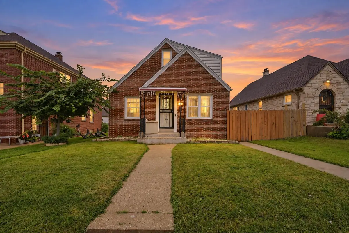 3318 S 13th St, Milwaukee, WI 53215 - #1