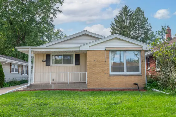 2533 N 113th St, Wauwatosa, WI 53226