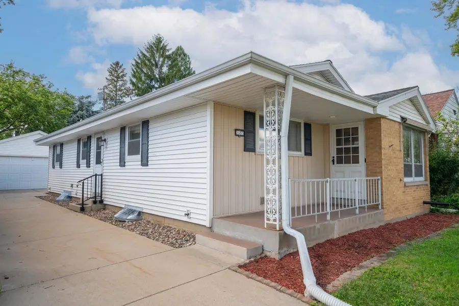 2533 N 113th St, Wauwatosa, WI 53226 - #3
