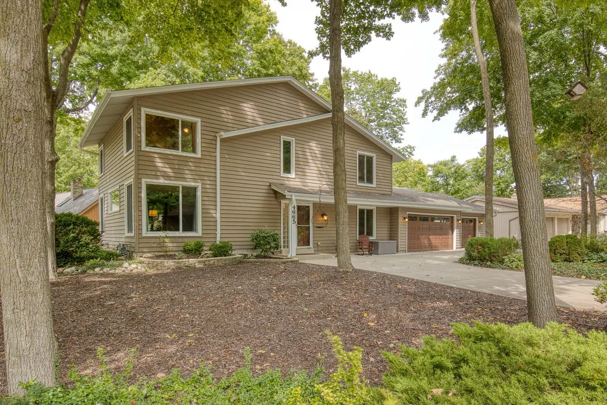 4665 Delphine Dr, New Berlin, WI 53151 - #1