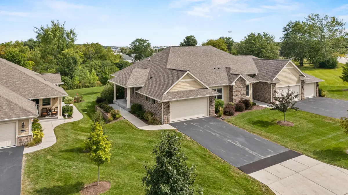 2826 W Villa Dr, Franklin, WI 53132 - #1