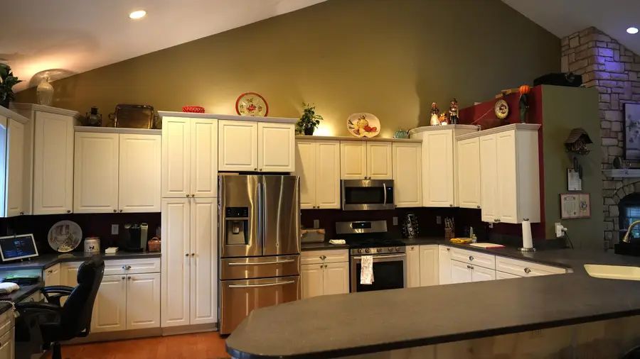 1528 E Lakeshore Dr, Twin Lakes, WI 53181 - #2