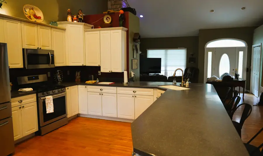 1528 E Lakeshore Dr, Twin Lakes, WI 53181 - #3