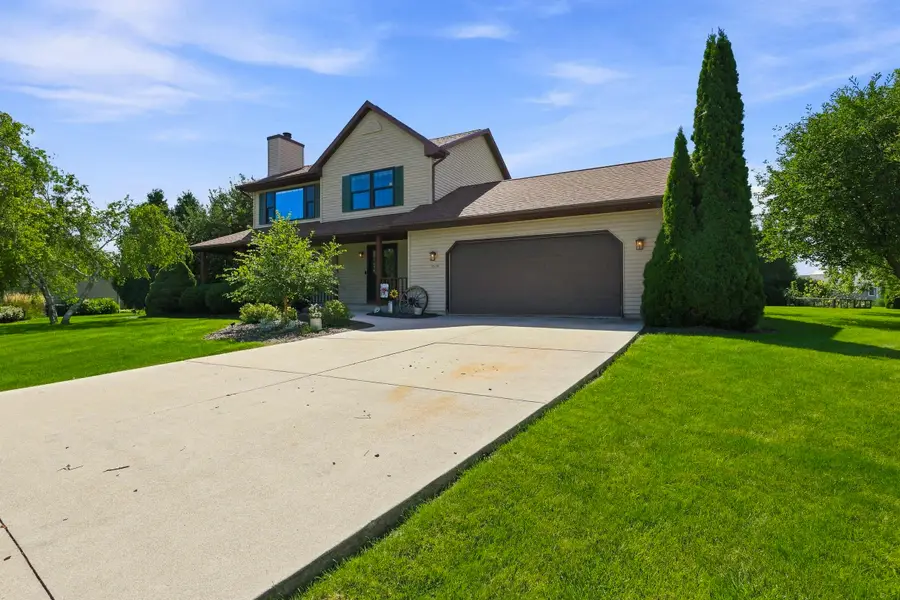 2639 Black Fox Ct, Sheboygan, WI 53081 - #2