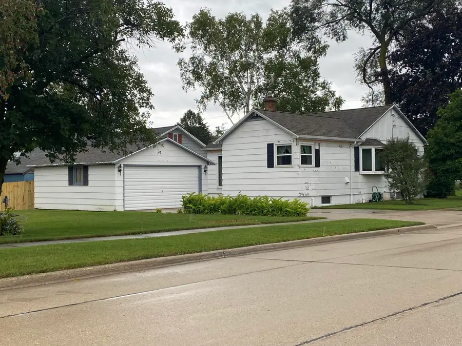 4022 Delta St, Manitowoc, WI 54220 - #2