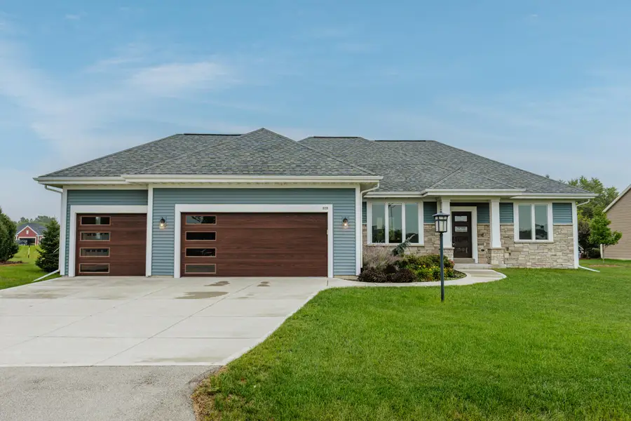 615 Bark River Way, Dousman, WI 53118 - #2