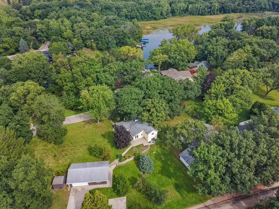 W5834 Bubbling Springs Dr, Lauderdale Lakes, WI 53121 - #2