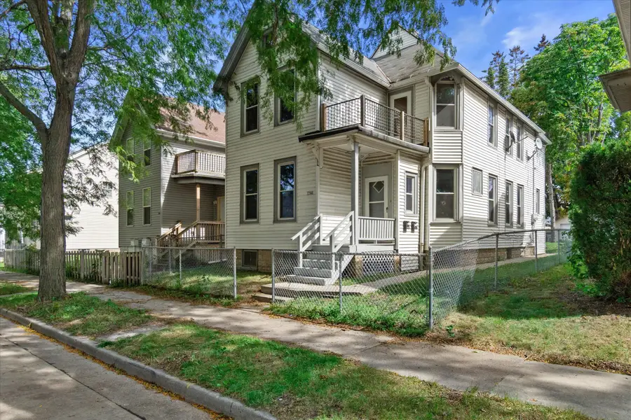 1744 N 18th St, Milwaukee, WI 53205 - #2
