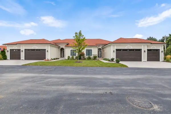 1611 Vico Pass, Oconomowoc, WI 53066