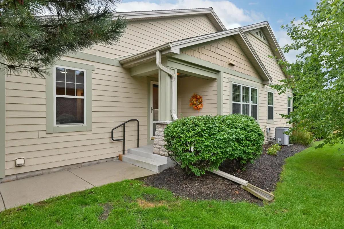 S70W15265 Honeysuckle Cir, Muskego, WI 53150 - #1