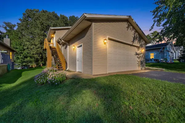 979 Rhyners Ln, Twin Lakes, WI 53181