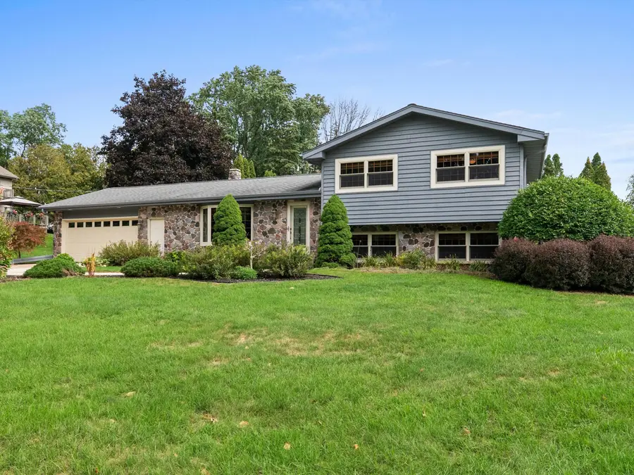 5048 River Heights Dr, Manitowoc, WI 54220 - #2
