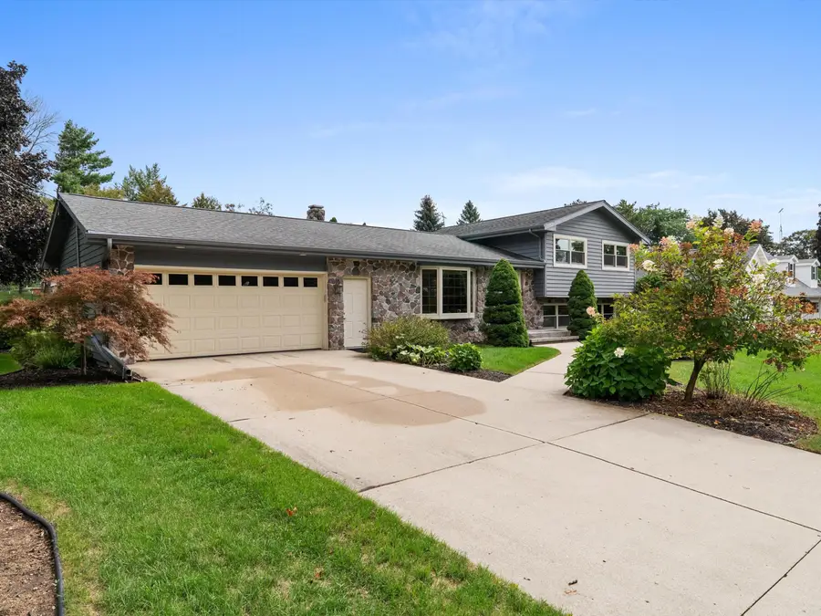 5048 River Heights Dr, Manitowoc, WI 54220 - #3