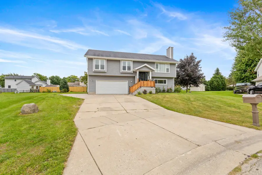 1096 E Libby Ct, Oak Creek, WI 53154 - #2