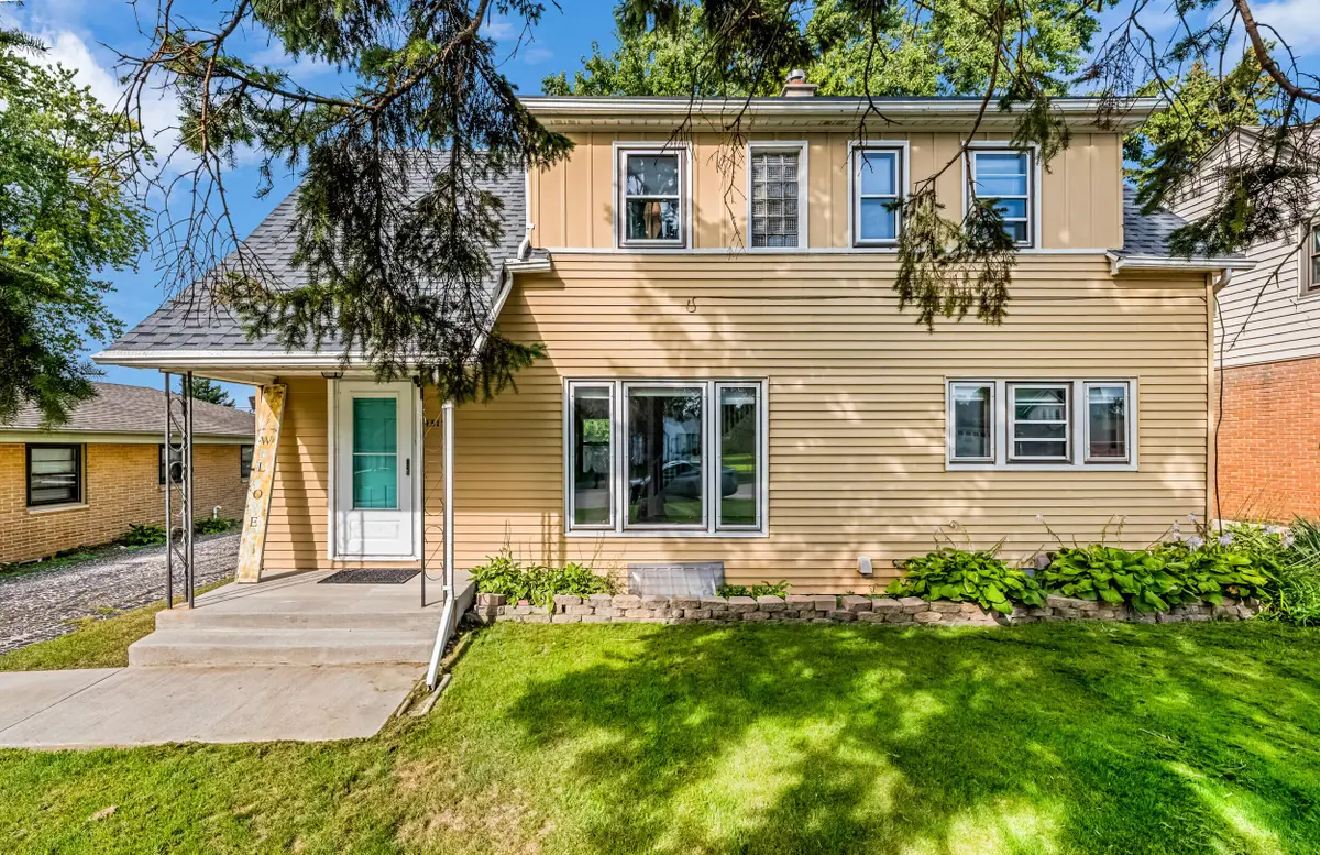 4517 S Kansas Ave, Saint Francis, WI 53235 - #1