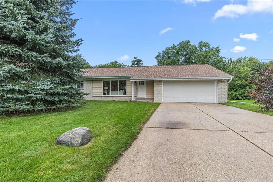 8048 N Greenview Ct, Brown Deer, WI 53223 - #2
