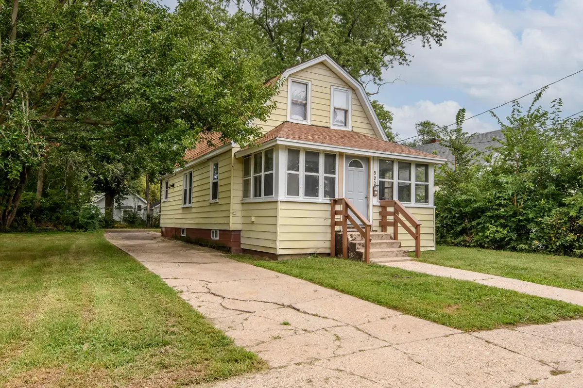 923 Randall St, Beloit, WI 53511 - #1