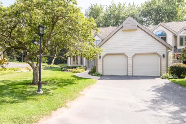 18465 St Andrew Ct, Brookfield, WI 53045