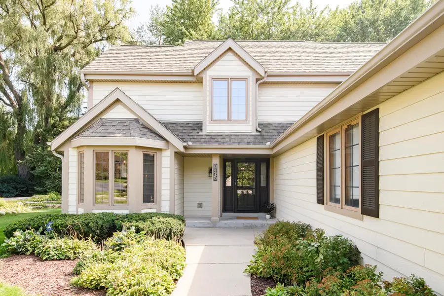 18465 St Andrew Ct, Brookfield, WI 53045 - #2