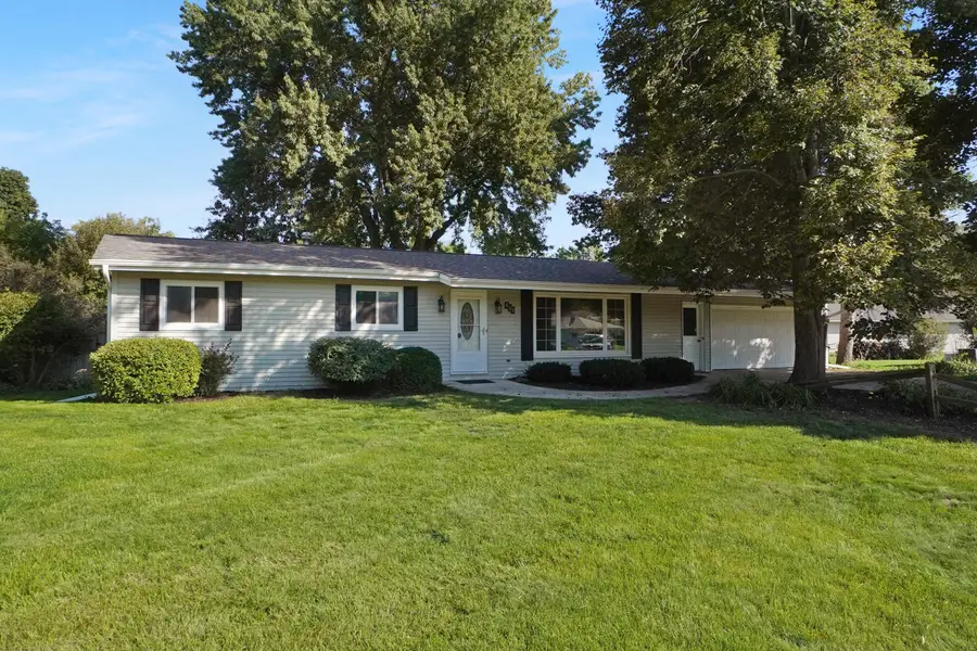 668 Tulip Ct, Oconomowoc, WI 53066 - #3