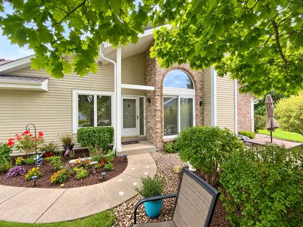 105 East Sutton Pl, Waukesha, WI 53188