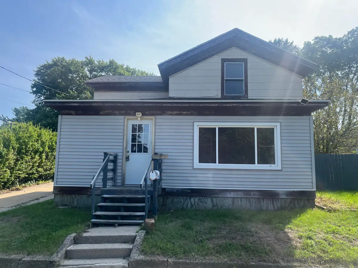 640 N Locust St, Reedsburg, WI 53959 - #1