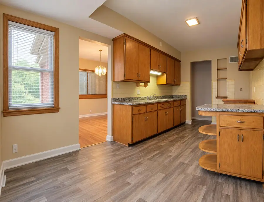 2705 N Carlton Pl, Milwaukee, WI 53210 - #2