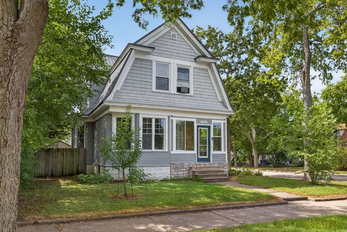 1733 Charles St, La Crosse, WI 54603 - #1