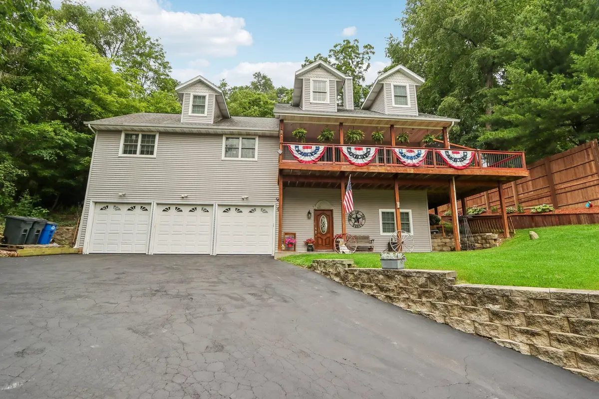 7920 Greendale Ave, Burlington, WI 53105 - #1