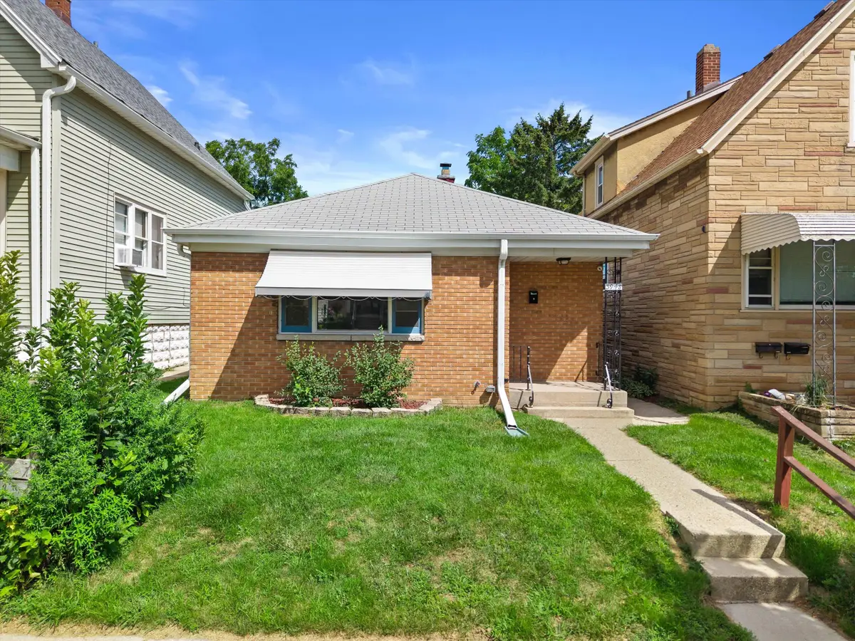 3948 E Underwood Ave, Cudahy, WI 53110 - #1