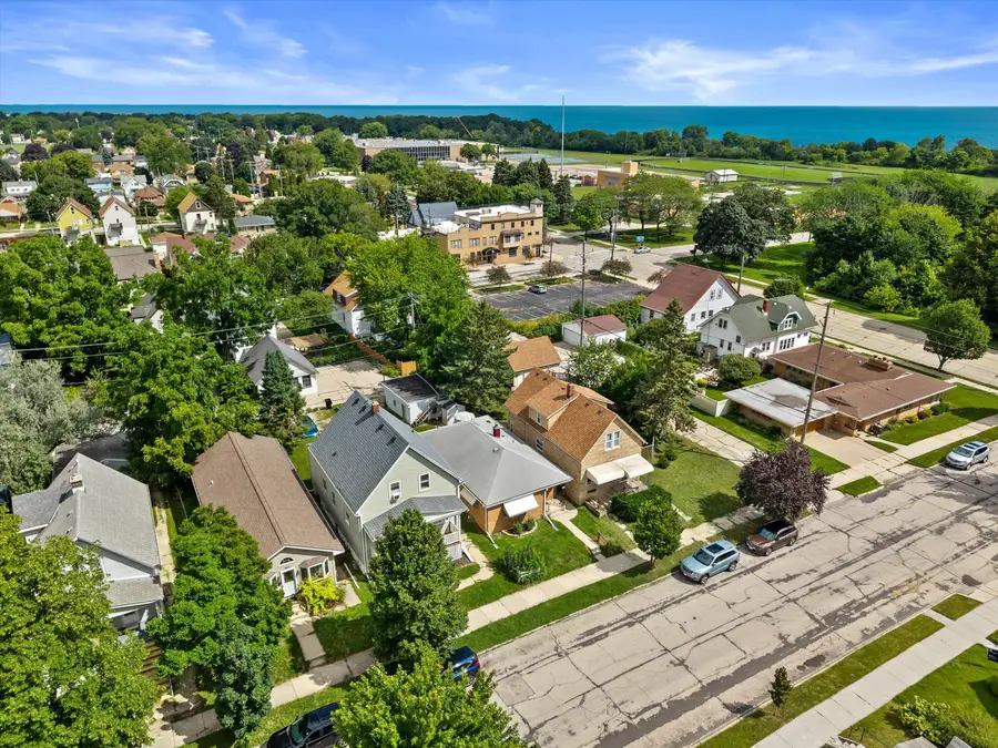 3948 E Underwood Ave, Cudahy, WI 53110 - #2