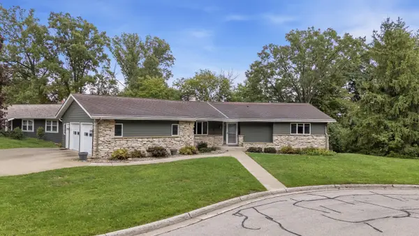 170 Crestwood Dr, Sheboygan Falls, WI 53085