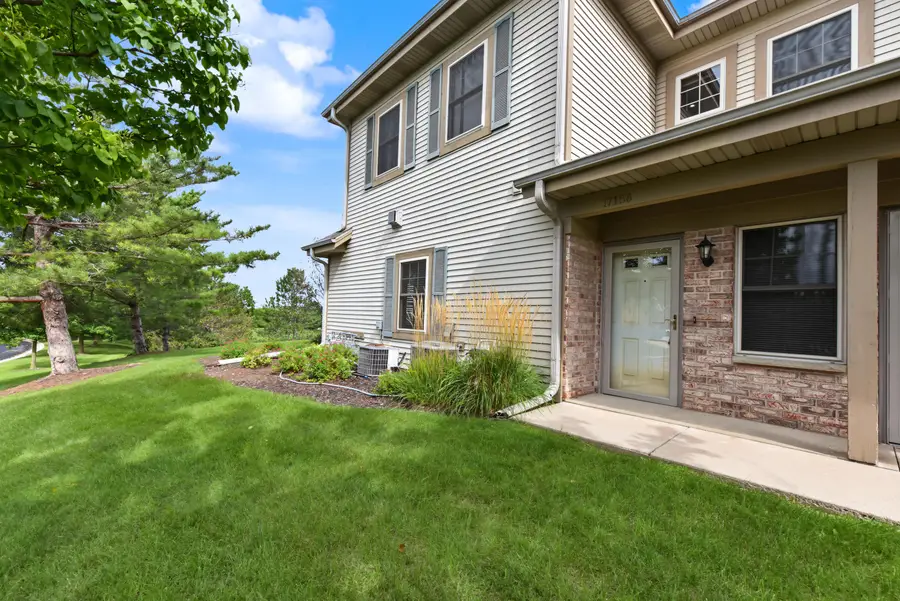 N55W17156 Ravenwood Dr, Menomonee Falls, WI 53051 - #2