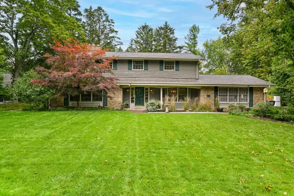 9506 N Wakefield Ct, Bayside, WI 53217