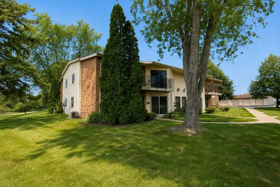 N114W16951 Armada Dr, Germantown, WI 53022 - #2