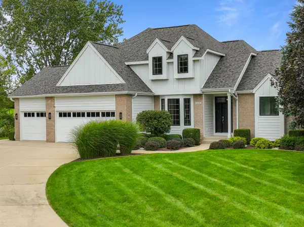 1570 Fairway Ct, Geneva, WI 53147